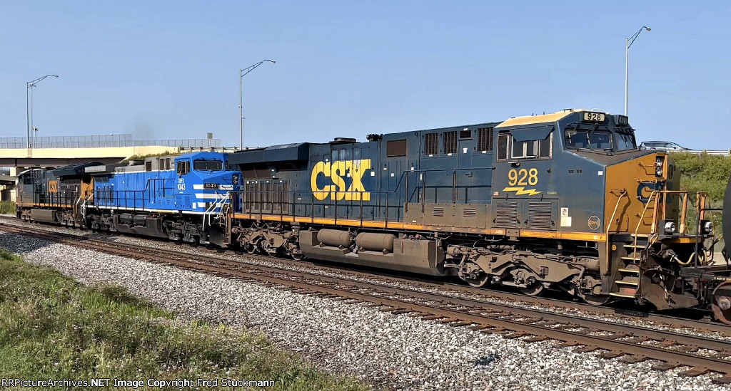 CSX 928 appears to be along for the ride.